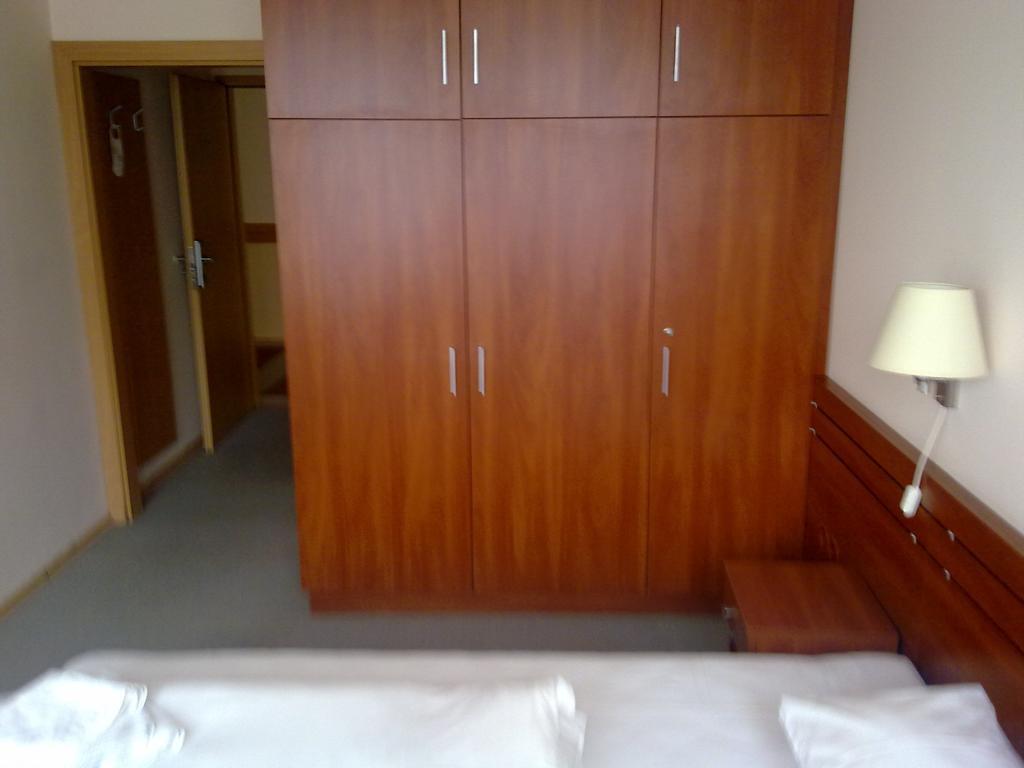 Eszterhazy Karoly Egyetem Hotel Eger Room photo