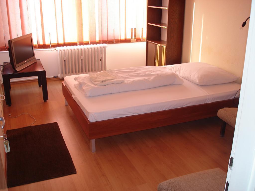Eszterhazy Karoly Egyetem Hotel Eger Room photo